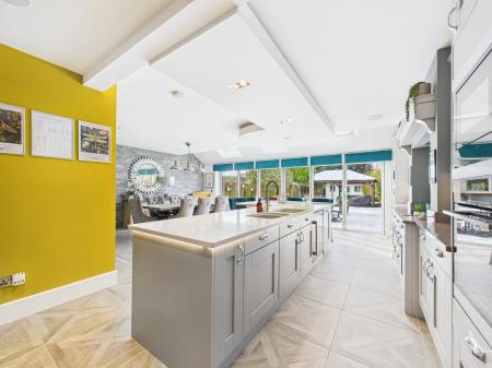 5 bedroom Detached house for sale in Bradgate Road, Hinckley, LE10