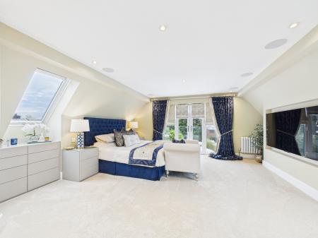 5 bedroom Detached house for sale in Bradgate Road, Hinckley, LE10