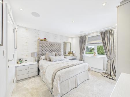 5 bedroom Detached house for sale in Bradgate Road, Hinckley, LE10