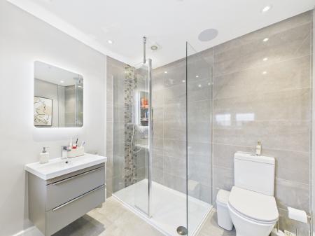 5 bedroom Detached house for sale in Bradgate Road, Hinckley, LE10