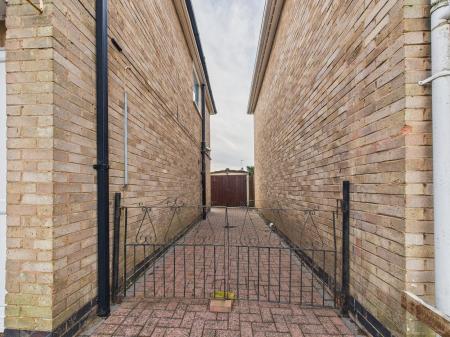 3 bedroom Detached house for sale in Sandy Crescent, Hinckley, LE10