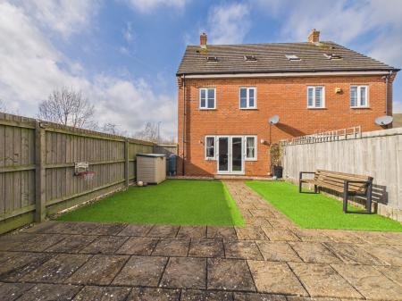 4 bedroom Semi-detached house for sale in Amber Way, Burbage, LE10