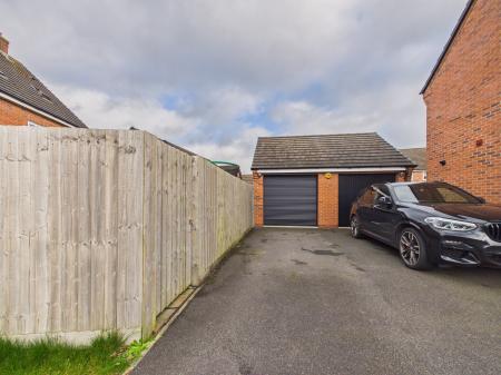 4 bedroom Semi-detached house for sale in Amber Way, Burbage, LE10