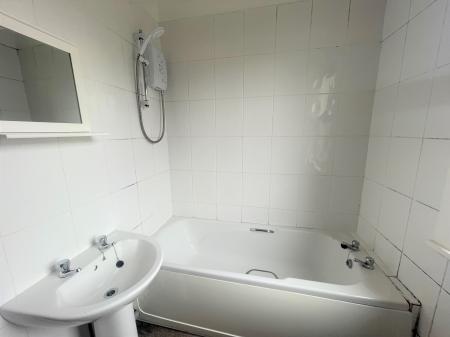 1 bedroom Flat to let in Old Hinckley Road, Nuneaton, CV10