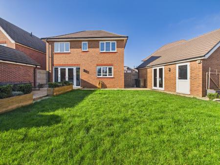 3 bedroom Detached house for sale in Roman Avenue, Nuneaton, CV11
