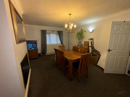 3 bedroom Detached house to let in Hillside Drive, Nuneaton, CV10