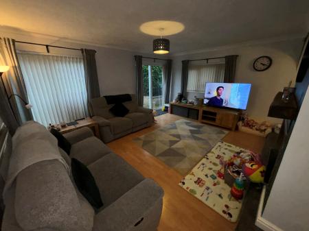 3 bedroom Detached house to let in Hillside Drive, Nuneaton, CV10