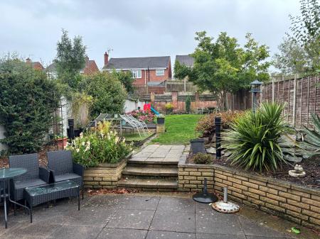 3 bedroom Detached house to let in Hillside Drive, Nuneaton, CV10