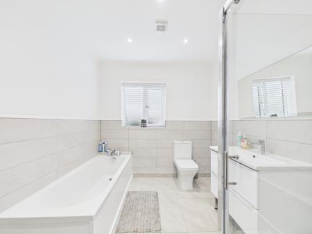 4 bedroom Detached house for sale in Field Way, Earl Shilton, LE9