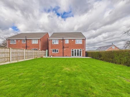 4 bedroom Detached house for sale in Field Way, Earl Shilton, LE9