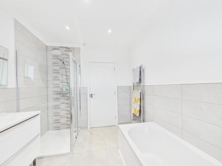 4 bedroom Detached house for sale in Field Way, Earl Shilton, LE9