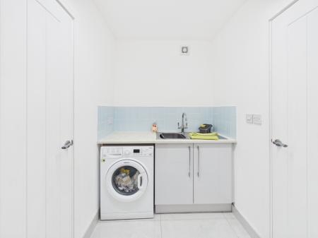 4 bedroom Detached house for sale in Field Way, Earl Shilton, LE9