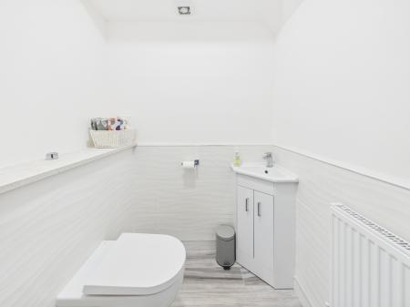 4 bedroom Detached house for sale in Field Way, Earl Shilton, LE9