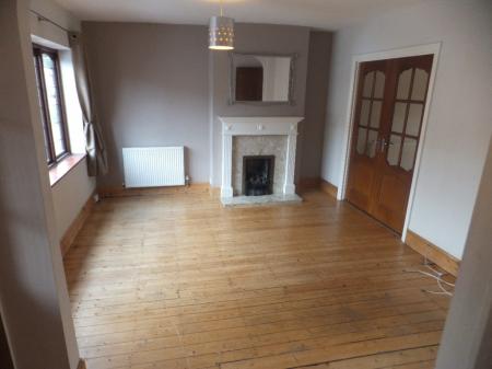 3 bedroom Semi-detached house to let in Briardene Avenue, Bedworth, CV12