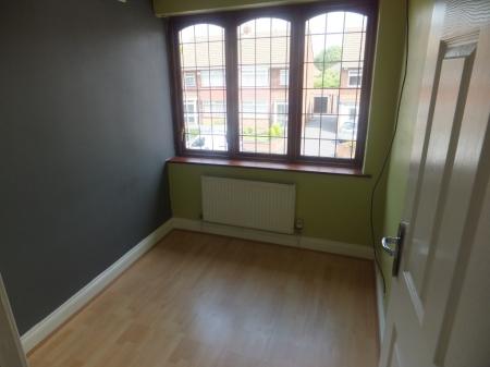 3 bedroom Semi-detached house to let in Briardene Avenue, Bedworth, CV12