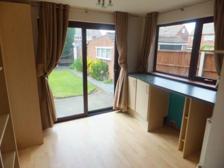 3 bedroom Semi-detached house to let in Briardene Avenue, Bedworth, CV12