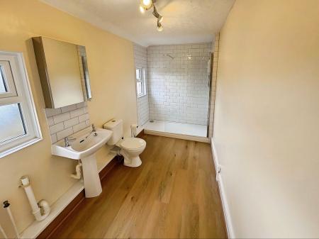 1 bedroom Flat to let in Stanley Road, Nuneaton, CV11