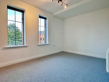 2 bedroom Flat to let in Trinity Lane, Hinckley, LE10