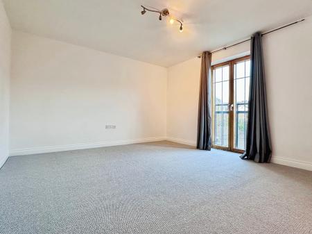 2 bedroom Flat to let in Trinity Lane, Hinckley, LE10