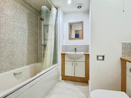 2 bedroom Flat to let in Trinity Lane, Hinckley, LE10