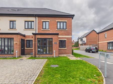 2 bedroom End of terrace house for sale in Willowbank Close, Hinckley, LE10