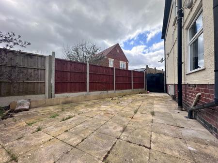 3 bedroom Semi-detached house to let in Sunnydale Road, Hinckley, LE10