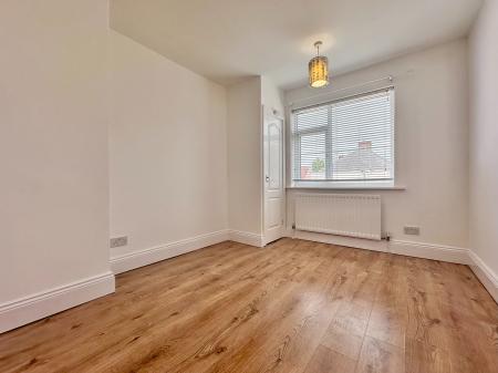 3 bedroom Semi-detached house to let in Sunnydale Road, Hinckley, LE10