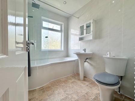 3 bedroom Semi-detached house to let in Sunnydale Road, Hinckley, LE10