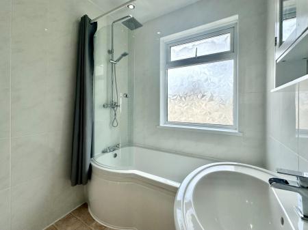 3 bedroom Semi-detached house to let in Sunnydale Road, Hinckley, LE10