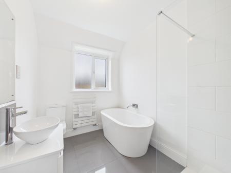 4 bedroom Detached house for sale in Shakespeare Drive, Hinckley, LE10