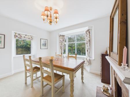 4 bedroom Detached house for sale in Shakespeare Drive, Hinckley, LE10