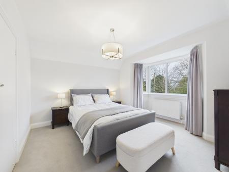 4 bedroom Detached house for sale in Shakespeare Drive, Hinckley, LE10