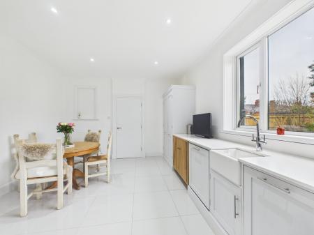 4 bedroom Detached house for sale in Shakespeare Drive, Hinckley, LE10