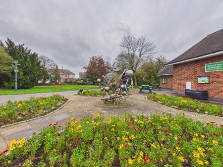 4 bedroom Detached house for sale in Shakespeare Drive, Hinckley, LE10