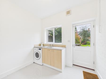 4 bedroom Detached house for sale in Shakespeare Drive, Hinckley, LE10