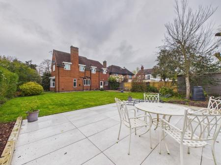 4 bedroom Detached house for sale in Shakespeare Drive, Hinckley, LE10