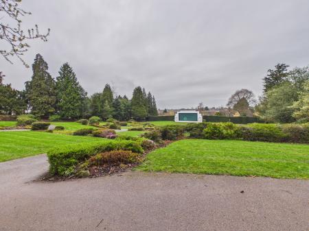 4 bedroom Detached house for sale in Shakespeare Drive, Hinckley, LE10