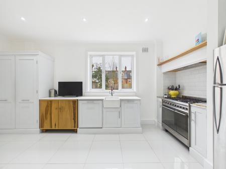 4 bedroom Detached house for sale in Shakespeare Drive, Hinckley, LE10