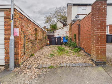 3 bedroom Terraced House for sale in Chapel Street, Barwell, LE9
