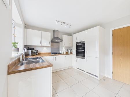 4 bedroom Detached house for sale in Lime Avenue, Sapcote, LE9