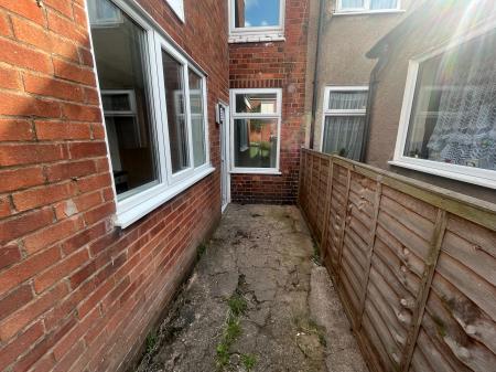 2 bedroom Terraced House to let in Duke Street, Nuneaton, CV11