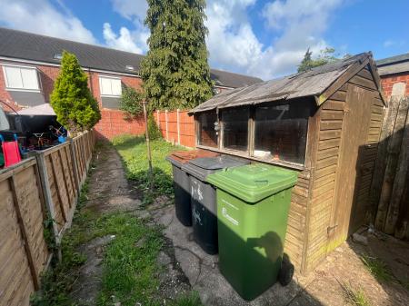 2 bedroom Terraced House to let in Duke Street, Nuneaton, CV11