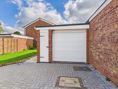 2 bedroom Semi-detached bungalow for sale in Twycross Road, Burbage, LE10