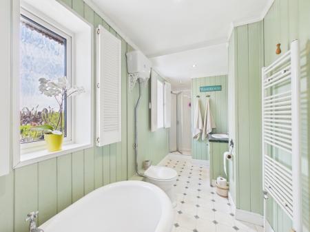 4 bedroom Semi-detached house for sale in Chesterfield Way, Barwell, LE9