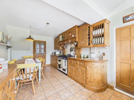 4 bedroom Semi-detached house for sale in Chesterfield Way, Barwell, LE9