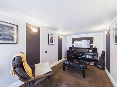 4 bedroom Semi-detached house for sale in Chesterfield Way, Barwell, LE9