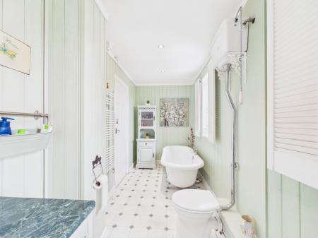 4 bedroom Semi-detached house for sale in Chesterfield Way, Barwell, LE9