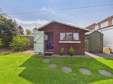 4 bedroom Semi-detached house for sale in Chesterfield Way, Barwell, LE9