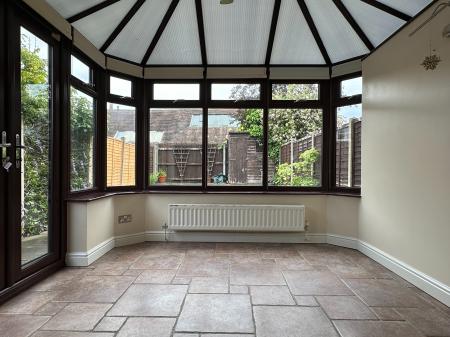 2 bedroom Semi-detached house to let in Windsor Court, Burbage, LE10