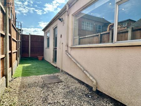 3 bedroom Terraced House to let in Derby Road, Hinckley, LE10